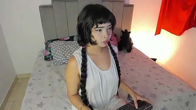 chloe watson  online show from 25, 7, 2026