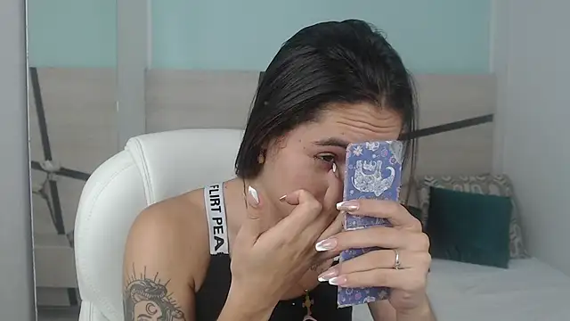 Snapshot of heidy_hoiss chatting on 4, 3, 2025 heidy hoiss online show from 4, 3, 2025