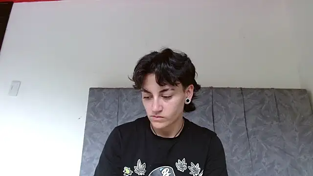 Snapshot of linda_33 chatting on 16, 11, 2025 linda 33 online show from 16, 11, 2025