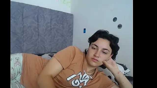 Snapshot of linda_33 chatting on 27, 11, 2025 linda 33 online show from 27, 11, 2025