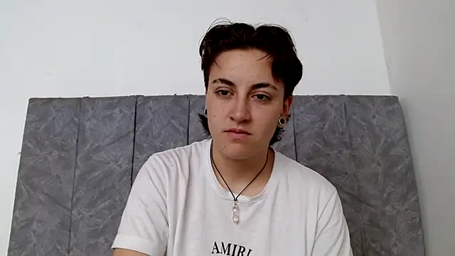 Snapshot of linda_33 chatting on 24, 11, 2025 linda 33 online show from 24, 11, 2025