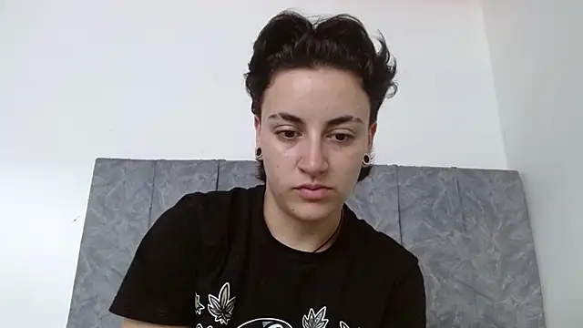 Snapshot of linda_33 chatting on 9, 11, 2025 linda 33 online show from 9, 11, 2025