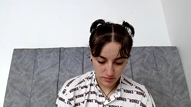 Snapshot of linda_33 chatting on 23, 10, 2025 linda 33 online show from 23, 10, 2025