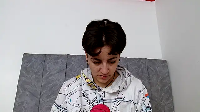 Snapshot of linda_33 chatting on 12, 10, 2025 linda 33 online show from 12, 10, 2025