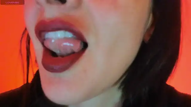 Snapshot of queen_fetish chatting on 13, 11, 2025 queen fetish online show from 13, 11, 2025