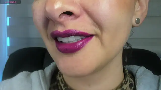 queen fetish online show from 10, 4, 2026