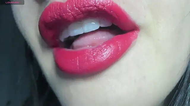 queen fetish online show from 12, 1, 2026