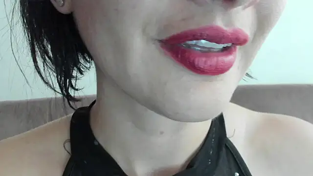 queen fetish online show from 5, 2, 2025