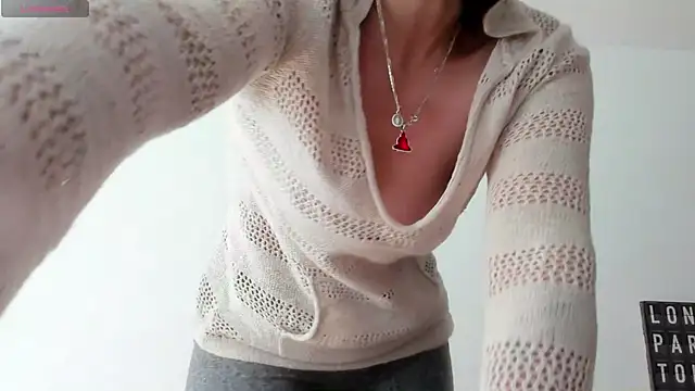 Snapshot of queen_fetish chatting on 27, 11, 2025 queen fetish online show from 27, 11, 2025