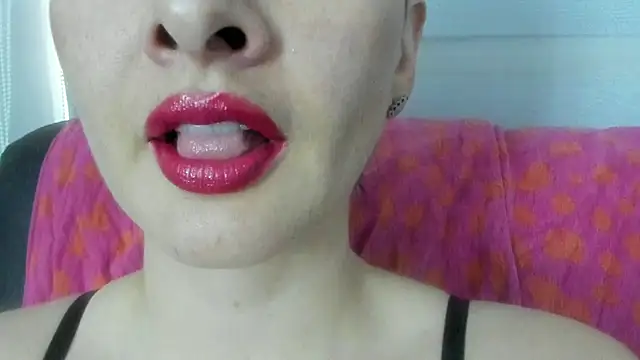 queen fetish online show from 25, 6, 2026