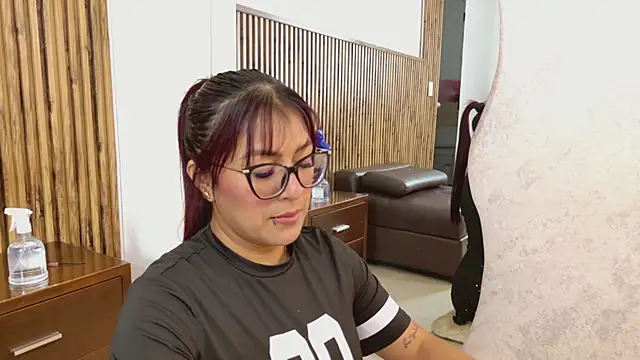 evelynjohnsoon online show from 21, 11, 2025