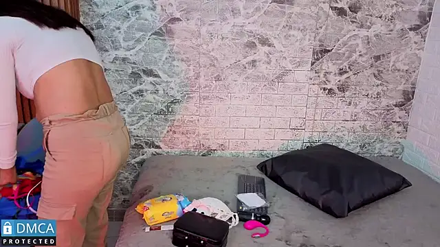 CarolRodriguez  online show from 25, 11, 2025