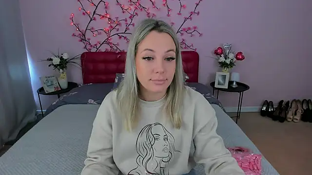 Snapshot of DanikaMorri chatting on 14, 2, 2025 DanikaMorri online show from 14, 2, 2025
