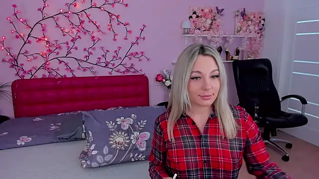 Snapshot of DanikaMorri chatting on 22, 2, 2025 DanikaMorri online show from 22, 2, 2025