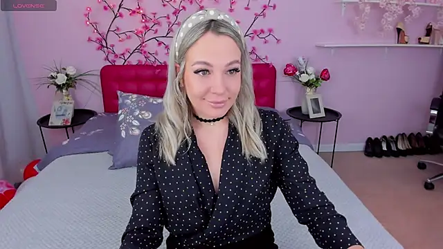Snapshot of DanikaMorri chatting on 24, 2, 2025 DanikaMorri online show from 24, 2, 2025