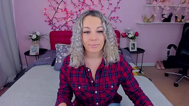 Snapshot of DanikaMorri chatting on 6, 3, 2025 DanikaMorri online show from 6, 3, 2025