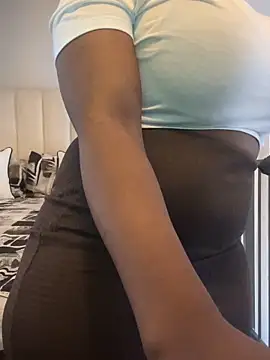 Bustygoddess32 online show from 2, 4, 2026