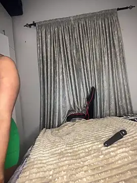 Bustygoddess32 online show from 17, 4, 2026