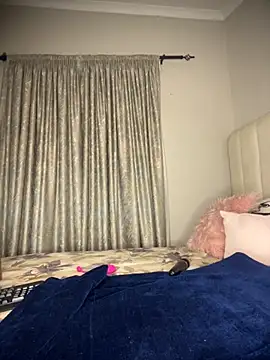 Bustygoddess32 online show from 13, 11, 2025