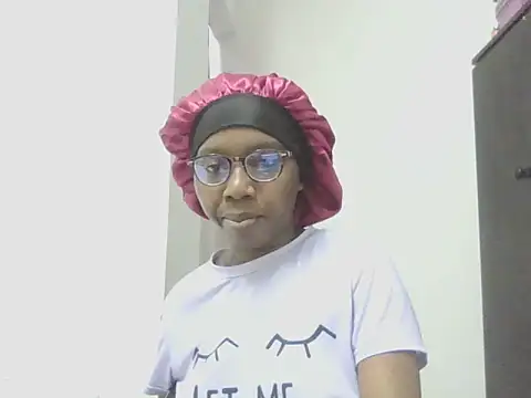 Snapshot of Sexxybella27 chatting on 8, 10, 2025 Sexxybella27 online show from 8, 10, 2025