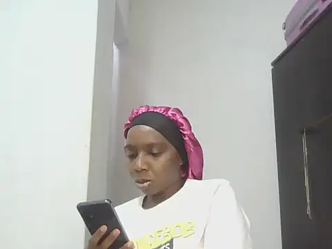 Snapshot of Sexxybella27 chatting on 27, 10, 2025 Sexxybella27 online show from 27, 10, 2025