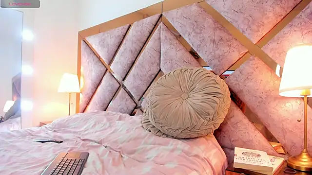 Jennalove  online show from 15, 12, 2025