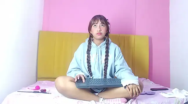 angelicatorrecm101 online show from 8, 3, 2025