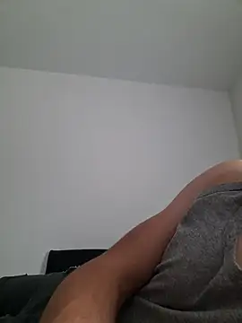 Snapshot of suarez1235 chatting on 17, 11, 2025 suarez1235 online show from 17, 11, 2025