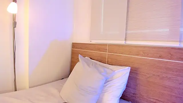 miaa daniels online show from 21, 4, 2026