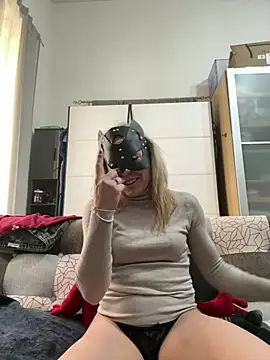 Snapshot of LadyScarlett-xk chatting on 13, 2, 2025 LadyScarlett-xk online show from 13, 2, 2025