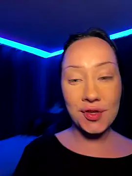 Snapshot of RollingGirls chatting on 30, 11, 2025 RollingGirls online show from 30, 11, 2025