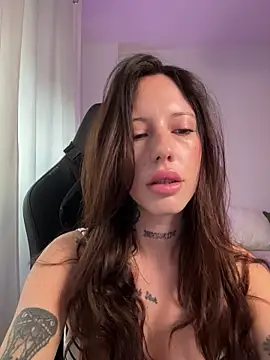 Snapshot of BellaGiaxx chatting on 13, 11, 2025 BellaGiaxx online show from 13, 11, 2025