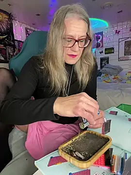 TrenaAnne online show from 26, 2, 2025