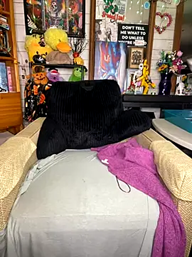 TrenaAnne online show from 8, 10, 2025