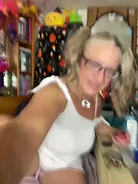 TrenaAnne online show from 9, 9, 2025