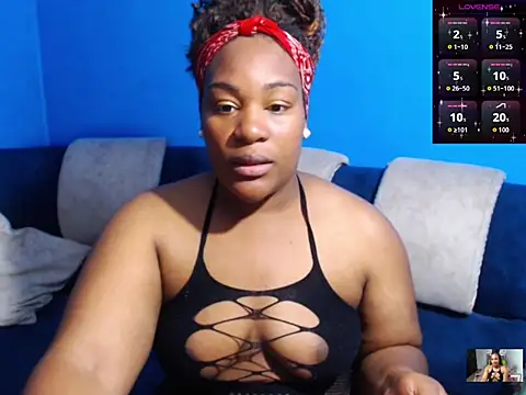 Snapshot of the_pearl199 chatting on 13, 11, 2025 the pearl199 online show from 13, 11, 2025