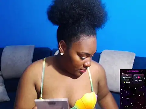 Snapshot of the_pearl199 chatting on 27, 11, 2025 the pearl199 online show from 27, 11, 2025