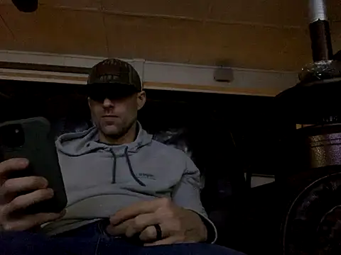 Snapshot of jeffyisabell chatting on 8, 11, 2025 jeffyisabell online show from 8, 11, 2025