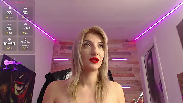 Snapshot of RileyLanna chatting on 9, 10, 2025 RileyLanna online show from 9, 10, 2025