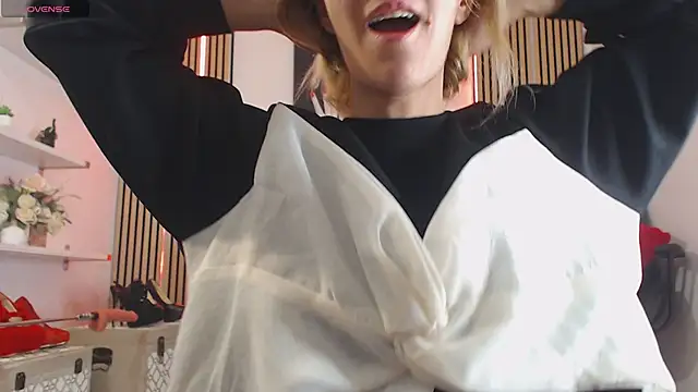 Snapshot of RileyLanna chatting on 9, 11, 2025 RileyLanna online show from 9, 11, 2025