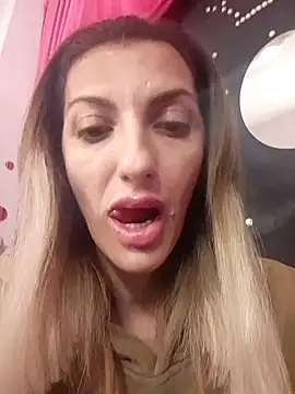 Snapshot of RileyLanna chatting on 18, 12, 2025 RileyLanna online show from 18, 12, 2025