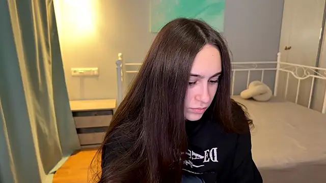 Snapshot of AliceKolltt chatting on 7, 7, 2026 AliceKolltt online show from 7, 7, 2026
