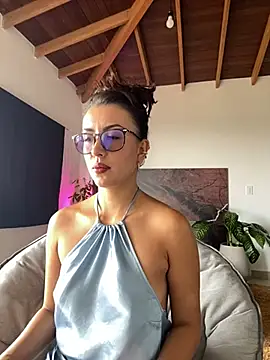 Snapshot of EmaSaenz chatting on 1, 2, 2025 EmaSaenz online show from 1, 2, 2025