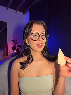 EmaSaenz online show from 16, 10, 2025