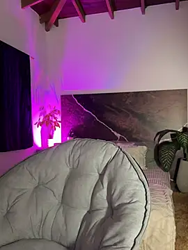 Snapshot of EmaSaenz chatting on 21, 2, 2025 EmaSaenz online show from 21, 2, 2025