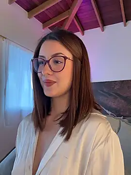 Snapshot of EmaSaenz chatting on 4, 3, 2025 EmaSaenz online show from 4, 3, 2025
