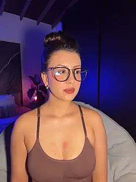 EmaSaenz online show from 22, 10, 2025