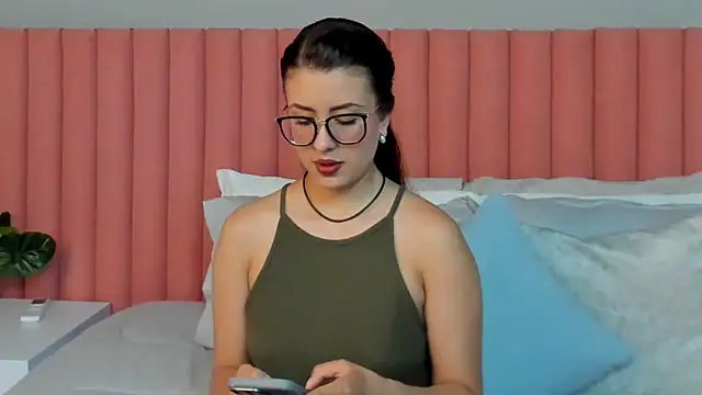 EmaSaenz online show from 1, 4, 2026