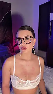 EmaSaenz online show from 22, 12, 2025