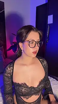 EmaSaenz online show from 15, 12, 2025